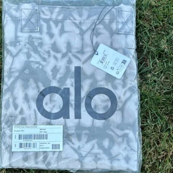NWT Alo Yoga Tie Dye Shopper Tote Bag Grey White - Picture 4 of 5